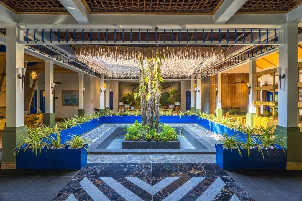 L’AZURE RESORT & SPA VÀ MÁI RƠM NHÂN TẠO | RƠM NHỰA NHÂN TẠO TẠI PHÚ QUỐC 2025 3 Vẻ đẹp của phần mái lá nhân tạo
