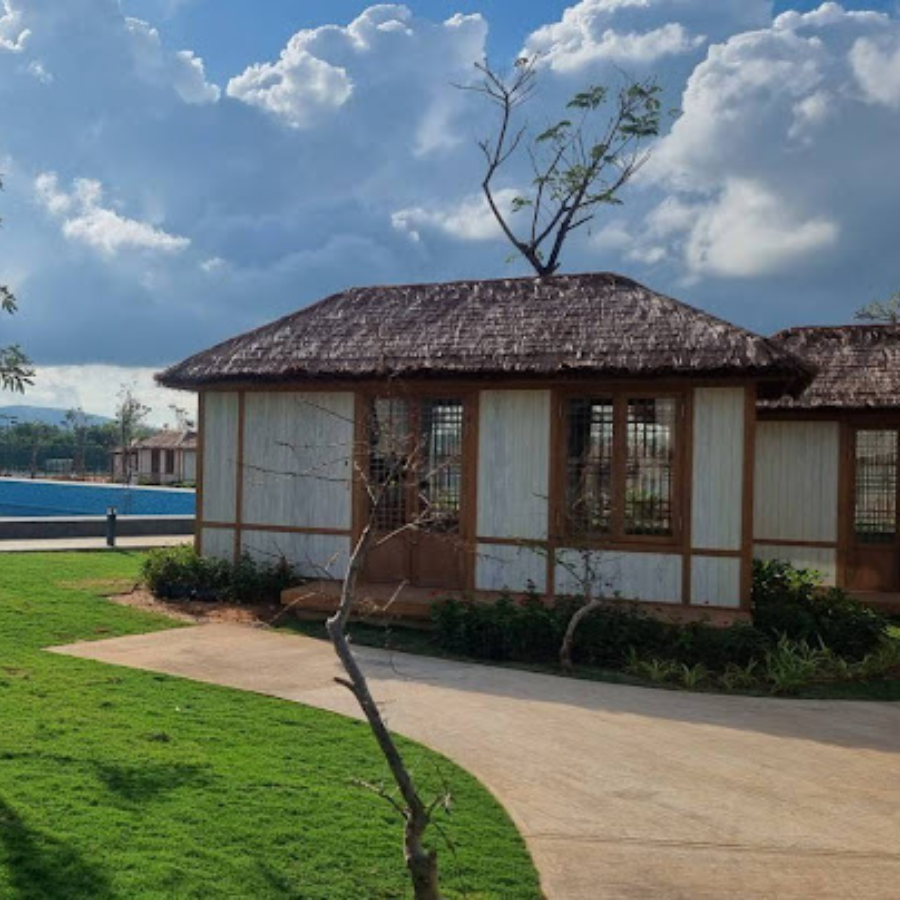 Căn villa mái rơm hướng biển tại khu nghỉ dưỡng