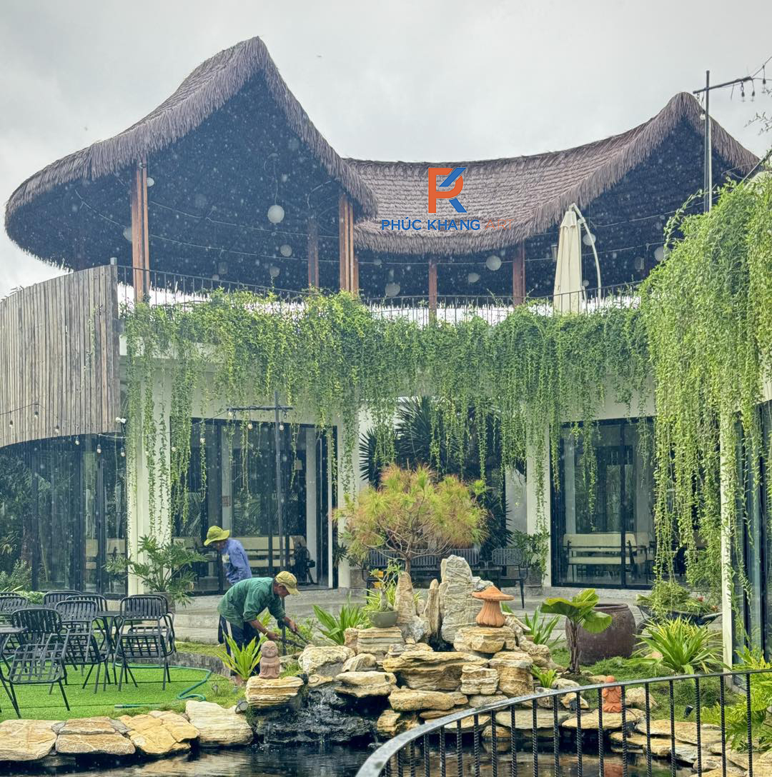 Lý tưởng cho quán café sân vườn, homestay hay khu resort. Thiết kế mái hình nón, kết hợp bàn ghế tre mây tạo cảm giác thư giãn, gần gũi thiên nhiên.