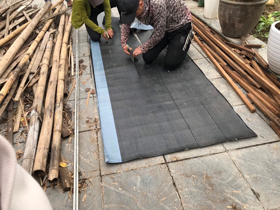 Công tác cắt màng chống thấm