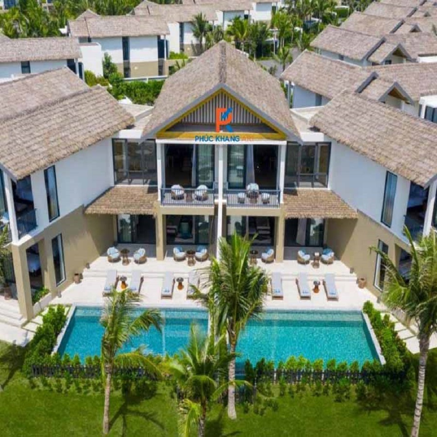 03 Lí Do Các Khu Nghỉ Dưỡng Hút Khách - Trong Đó Có Rơm Nhân Tạo? 3 Villa cao cấp New World Hội An với mái rơm nhân tạo – kết hợp giữa sang trọng và bản sắc bản địa