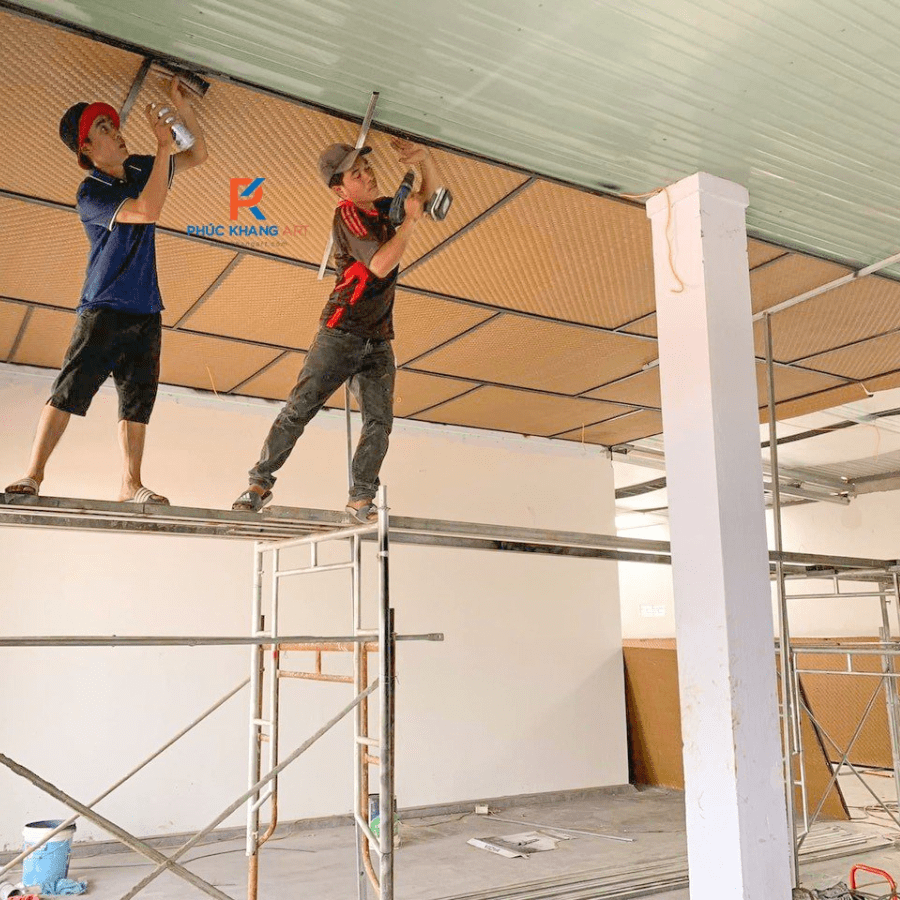 Thi công cót ép nhân tạo trên hệ trần phẳng