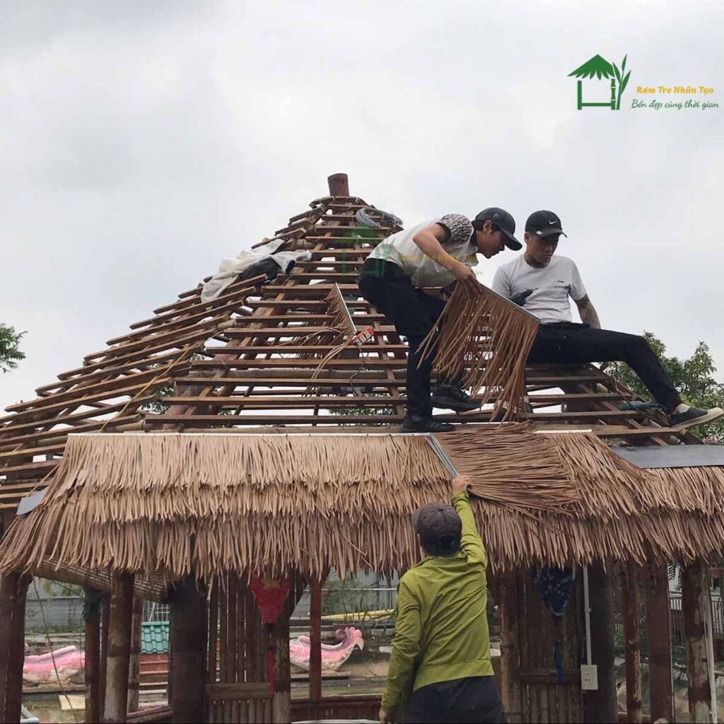 Lợp rơm xen kẽ màn chống thấm – chống dột tối đa