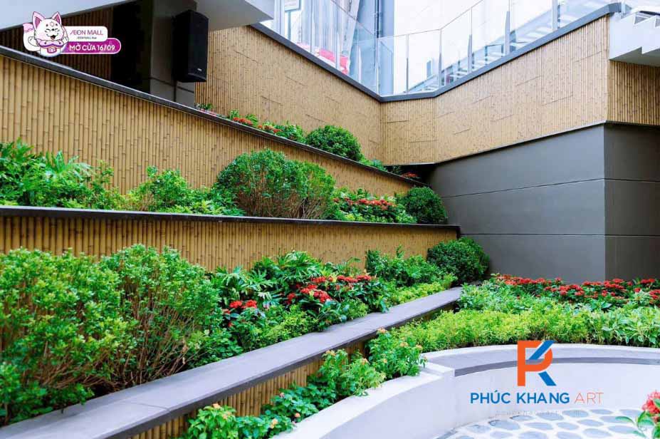 Tre Nhân Tạo – Giải Pháp Vật Liệu Tre Nhựa Bền Bỉ Cho Ngoài Trời 2025 1 Tấm tre nhân tạo sử dụng làm tường tại khu dân cư