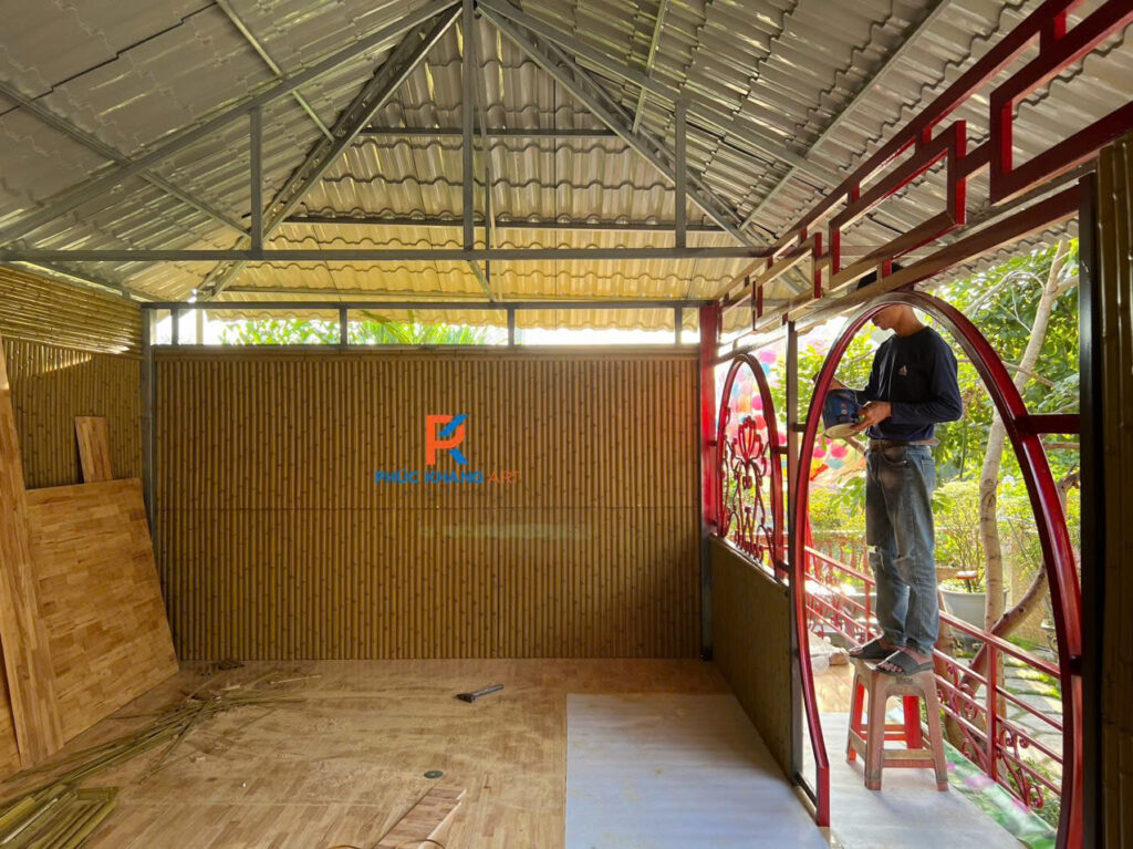thi công tấm tre nhân tạo