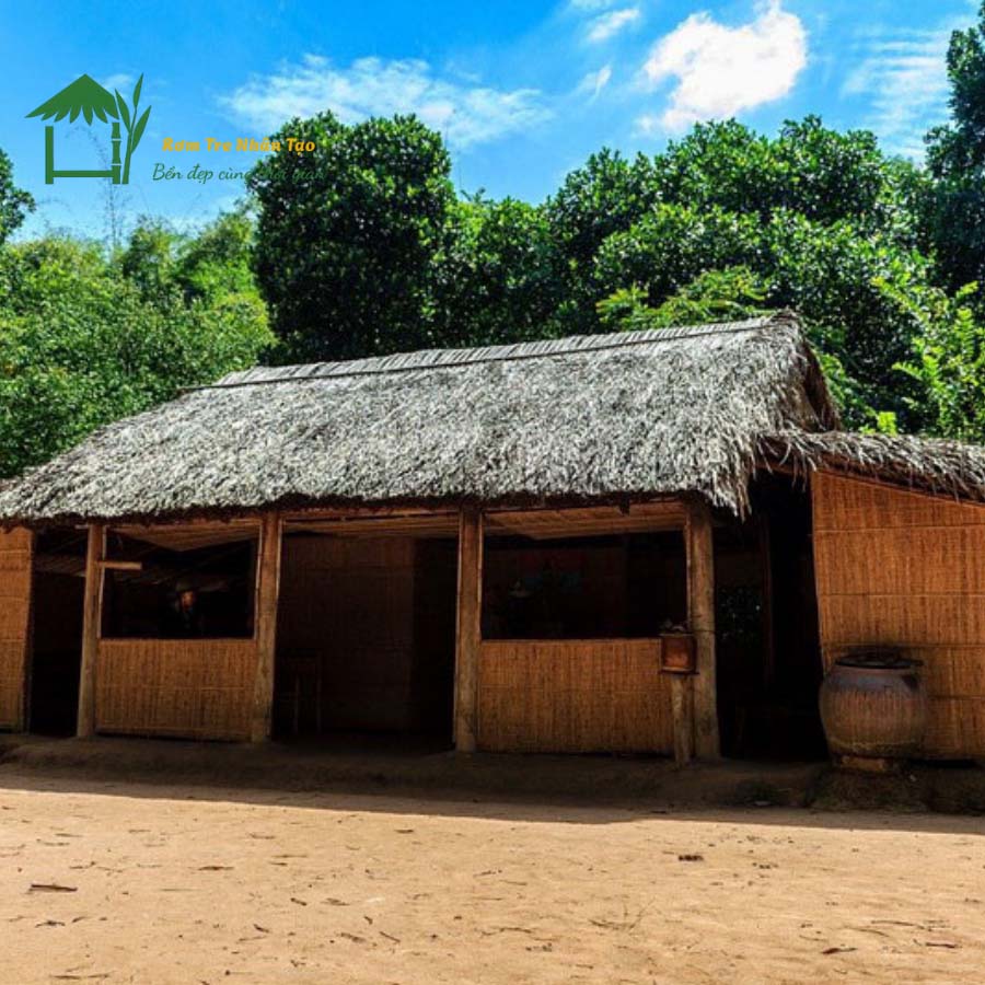 Mái lá tự nhiên sau 1 năm sử dụng đã xuống cấp