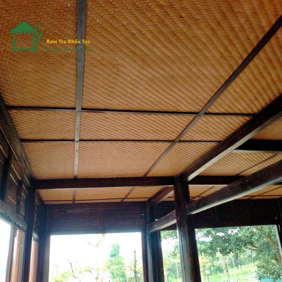 6 Lý Do Vì Sao Cót Ép Decor Được Ưa Chuộng Tại Các Quán Cà Phê Quảng Ninh? 2 Cót ép decor trần phù hợp với thời tiết Quảng Ninh