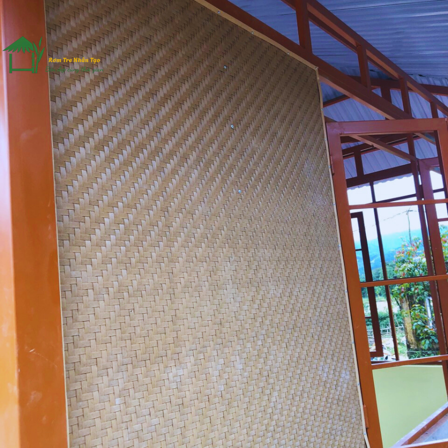 Cận cảnh mặt sau tấm cót ép nhựa trang trí