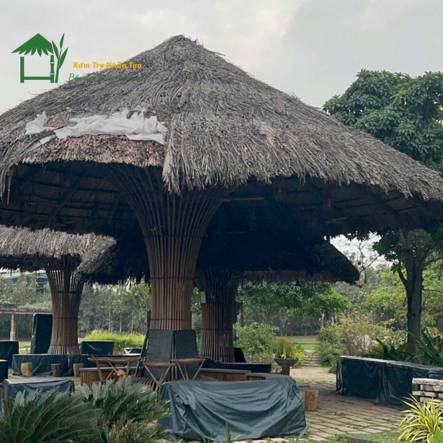 Mái rơm tự nhiên sau 2 năm sử dụng