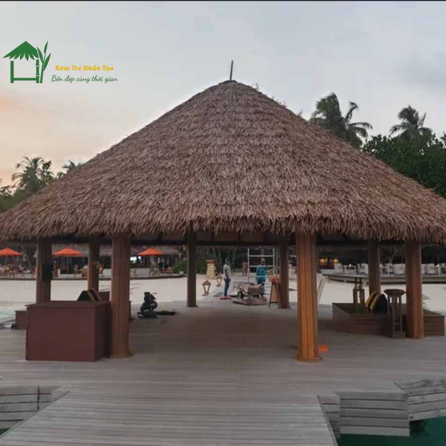 Mái chòi ven biển lợp rơm nhân tạo