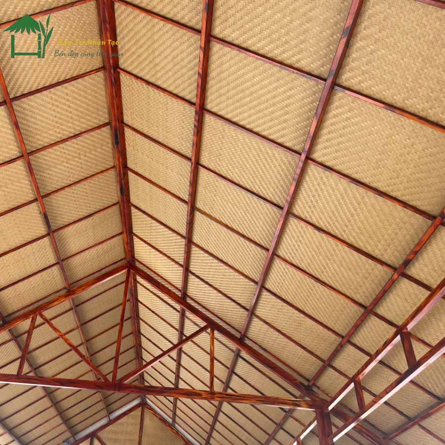 Cói nhựa ốp trần tại nhà hàng ẩm thực Làng Sen Vạn Phúc