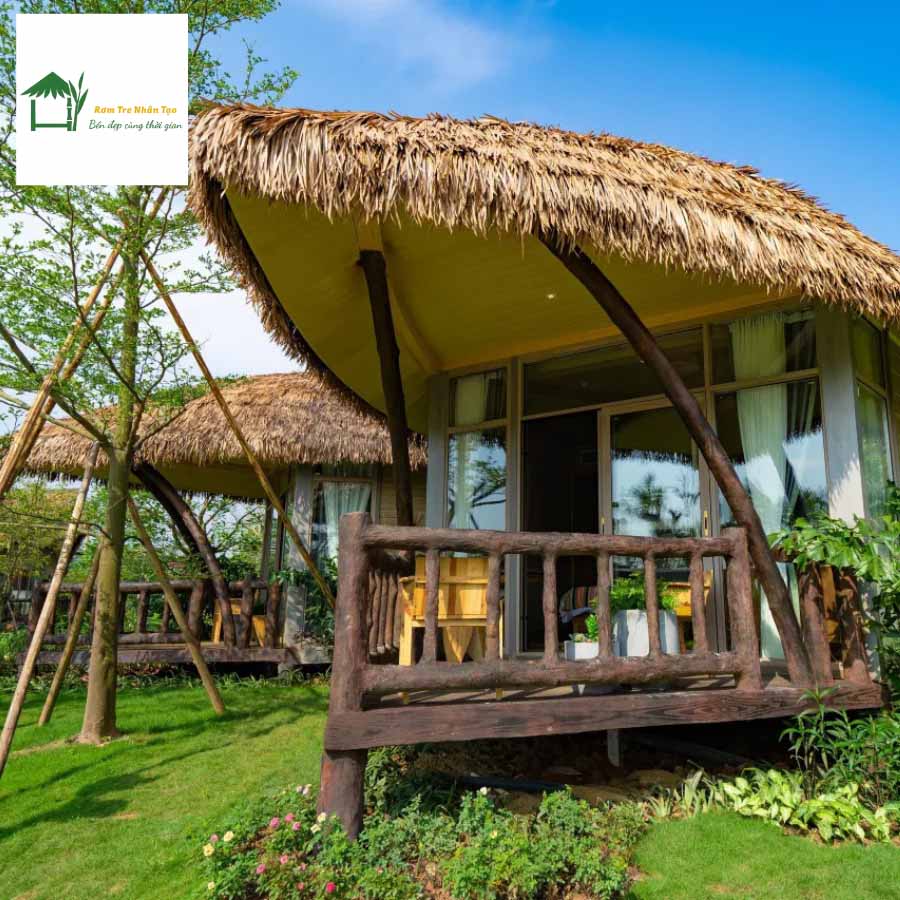 Bungalow với mái rơm nhân tạo hình vòm tại resort sinh thái