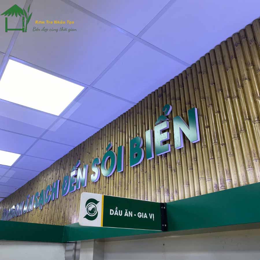 Tấm tre nhựa làm biển hiệu nhà hàng, siêu thị