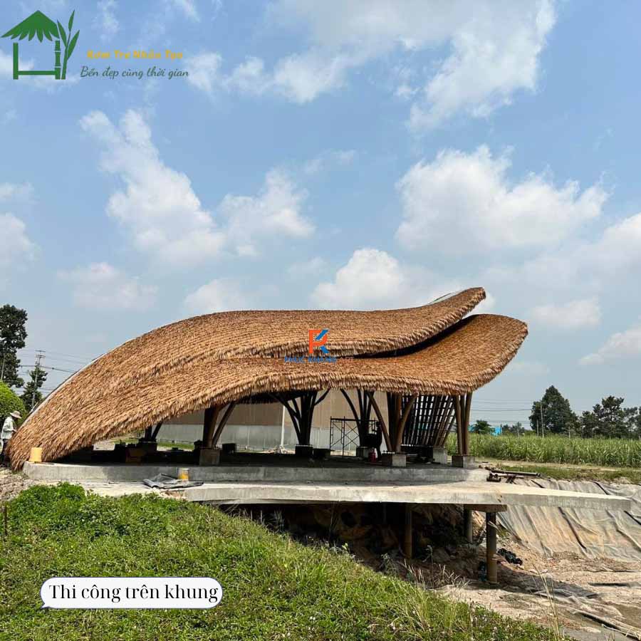 Rơm nhân tạo tạo không gian hòa hợp thiên nhiên