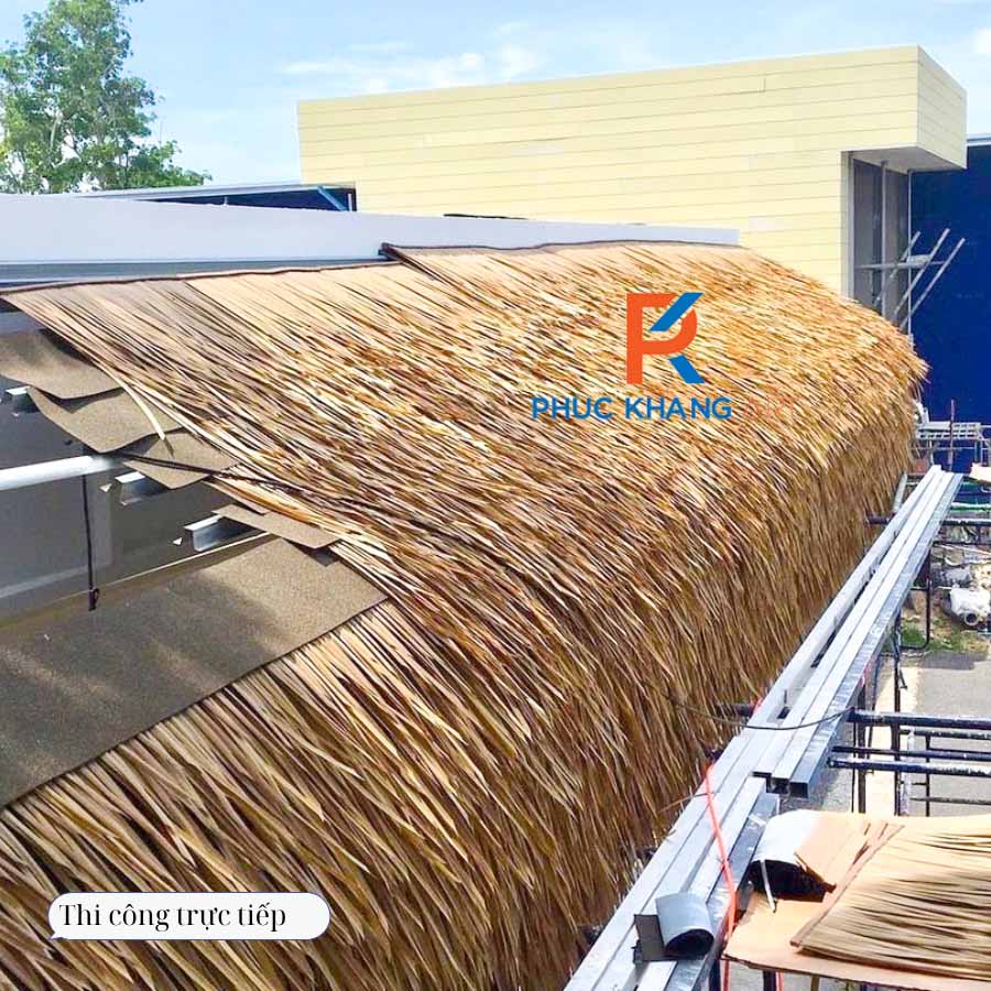 Thi công rơm nhân tạo trực tiếp trên khung