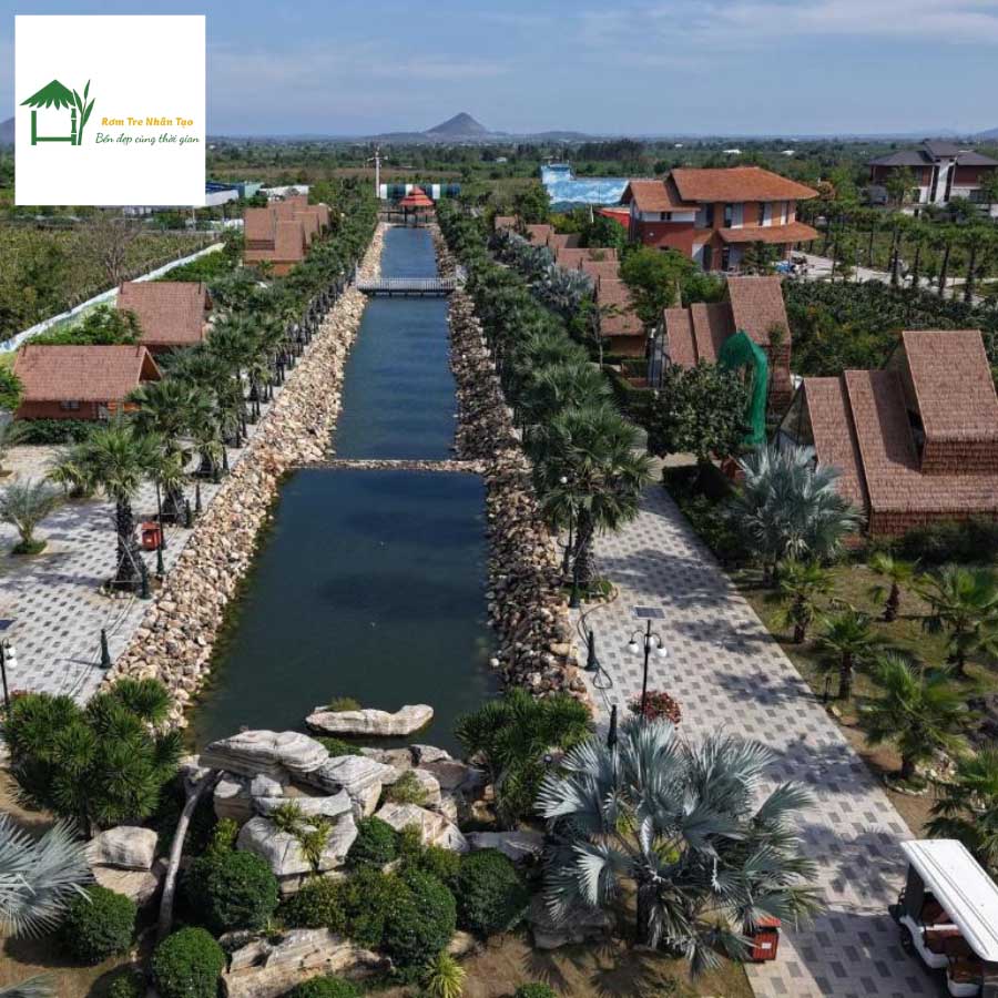 Toàn cảnh Hoàng Long Tropical sử dụng rơm nhân tạo lợp mái resort phong cách nhiệt đới