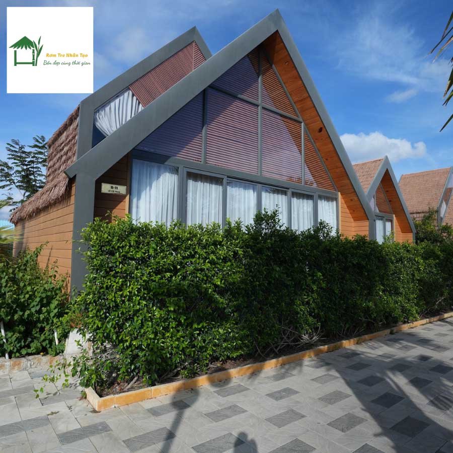 Căn villa hiện đại lợp mái rơm nhân tạo cao cấp tại Hoàng Long Tropical