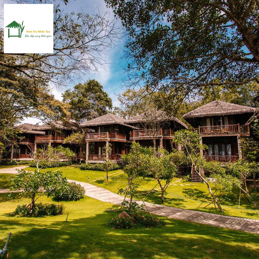 Villa mái rơm nhân tạo giữa khuôn viên xanh mướt tại Ocean Bay Phu Quoc Resort and Spa
