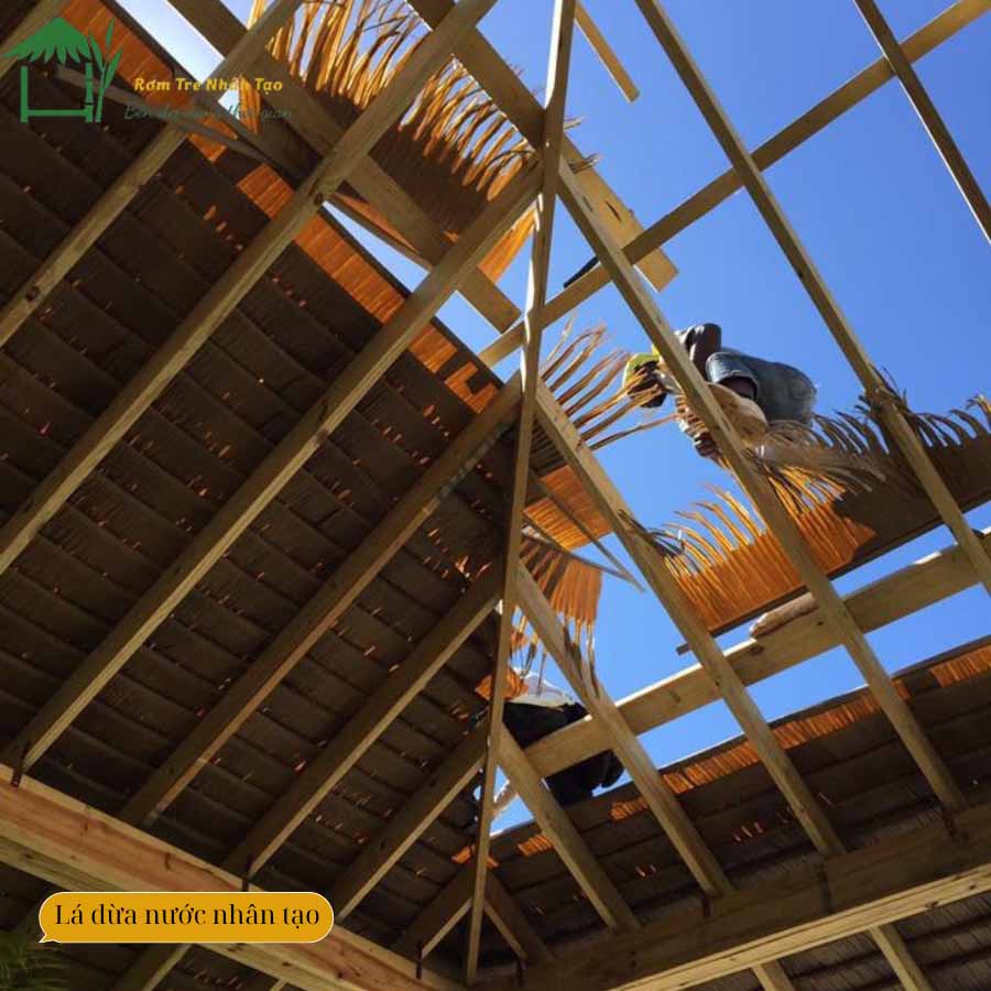 Lợp từ rìa mái lên đến đỉnh mái