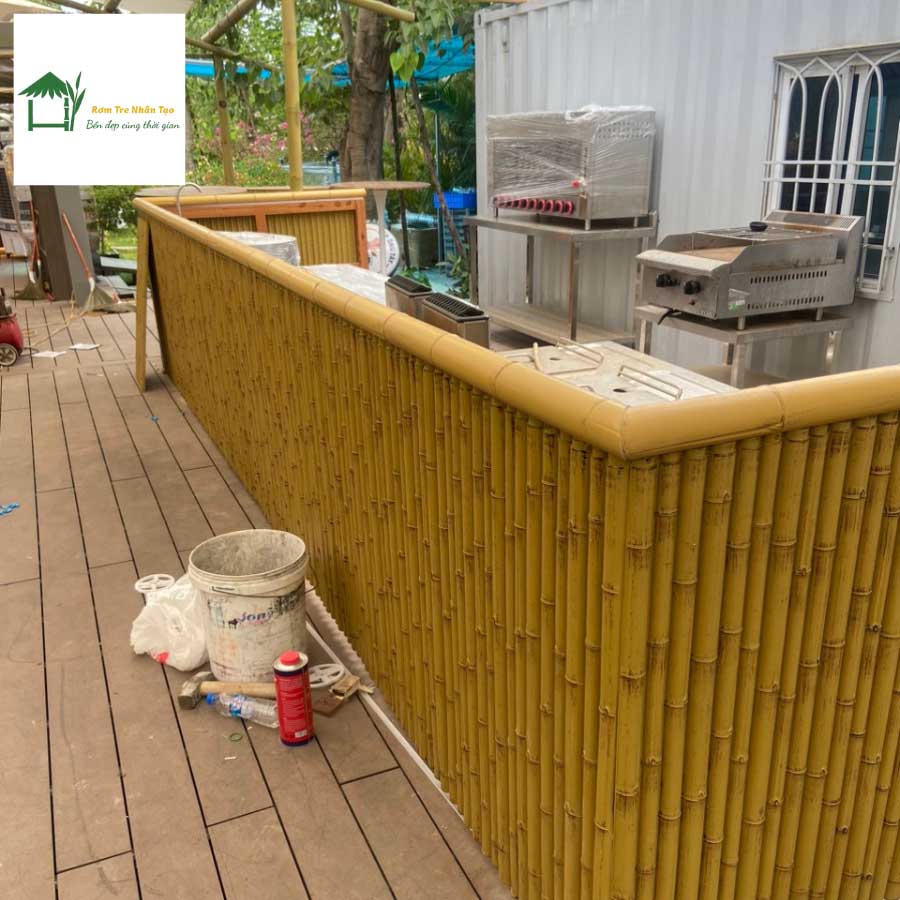 Quầy bar ốp tre nhân tạo cho quán cà phê ngoài trời