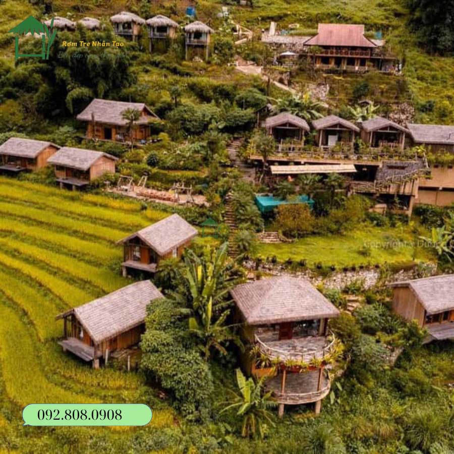 Một bức tranh đẹp được vẽ nên bởi Eco Palm House với mái lá nhân tạo