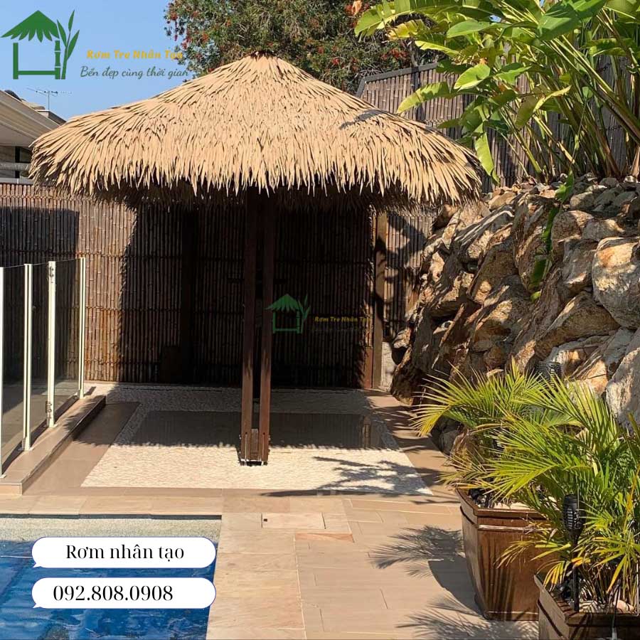Chòi rơm nhân tạo để tạo bóng mát và decor phong cách tropical