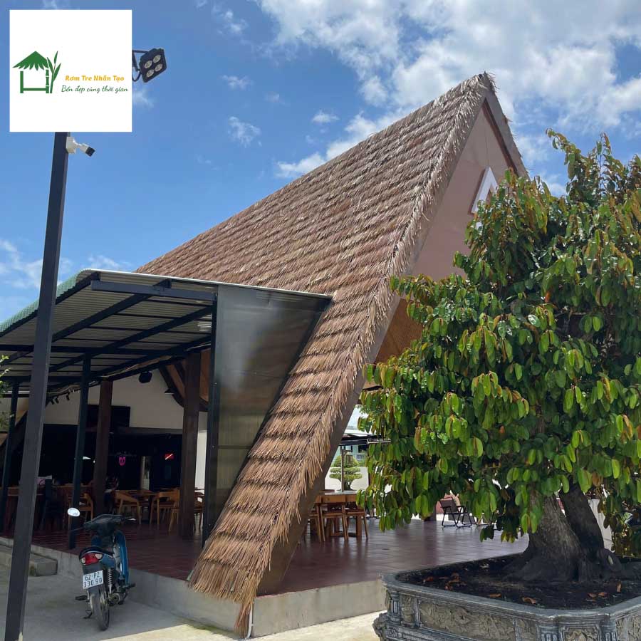 Toàn cảnh công trình quán cafe sử dụng mái rơm giả tại Long An