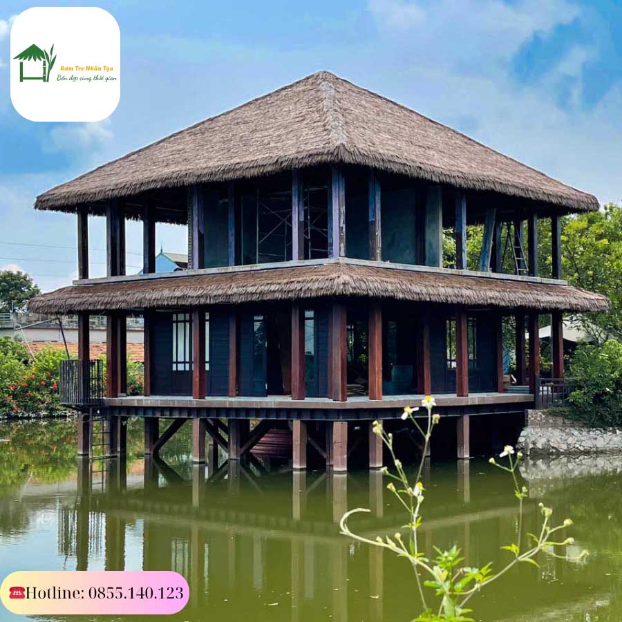 Toàn cảnh nhà lợp rơm nhân tạo giữa hồ nước