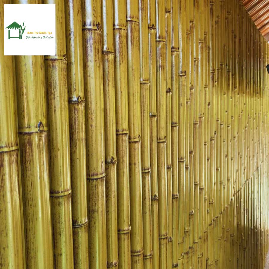Hàng rào tre nhân tạo màu vàng nâu bền đẹp dùng ngoài trời.