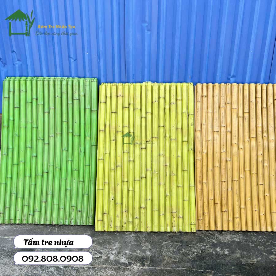 Tấm tre nhân tạo màu xanh và vàng đặt cạnh nhau, sản phẩm Rơm tre nhân tạo Việt Nam