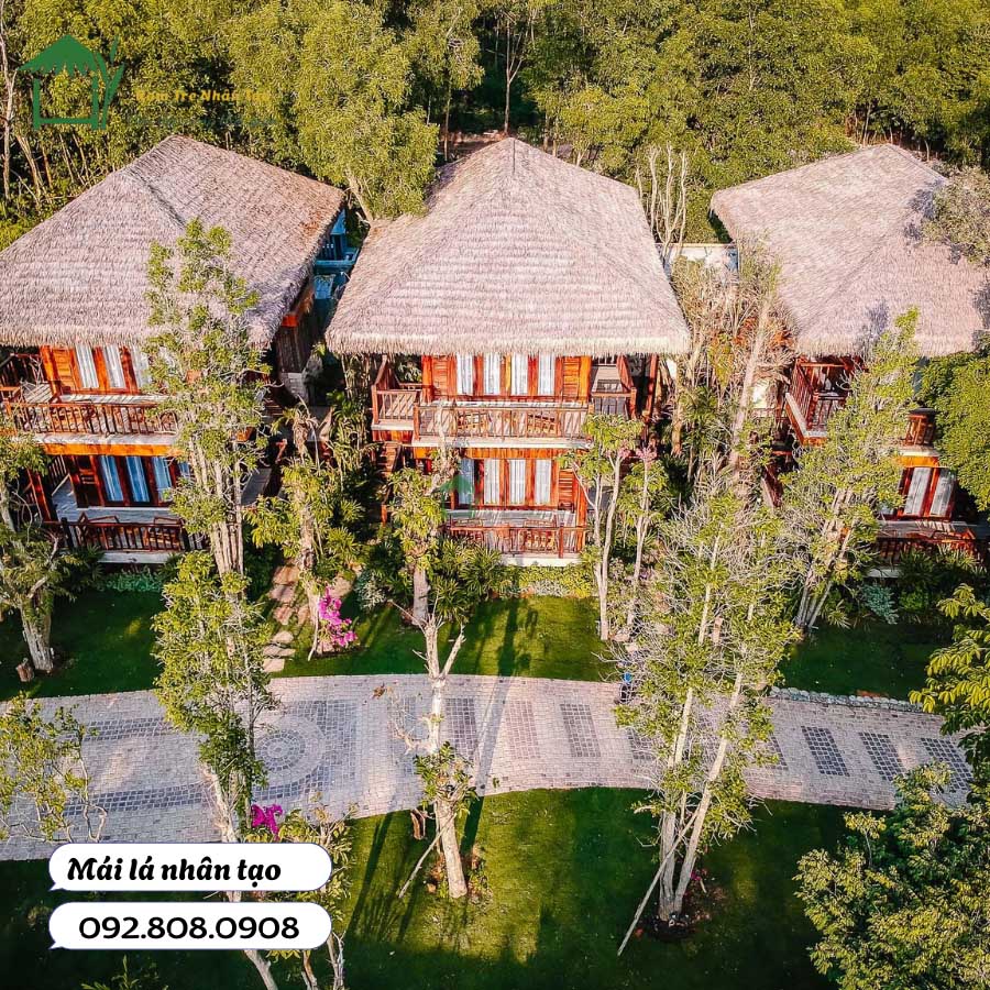 Nhiều resort trên cả nước đều đã chuyển sang lợp mái rơm nhân tạo