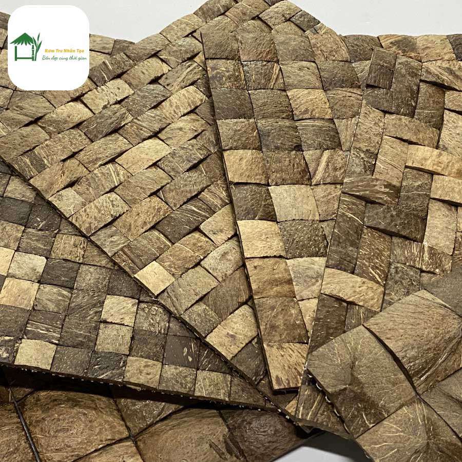 Gạch decor từ gáo dừa tự nhiên, tạo cảm giác mộc mạc và thân thiện với môi trường.