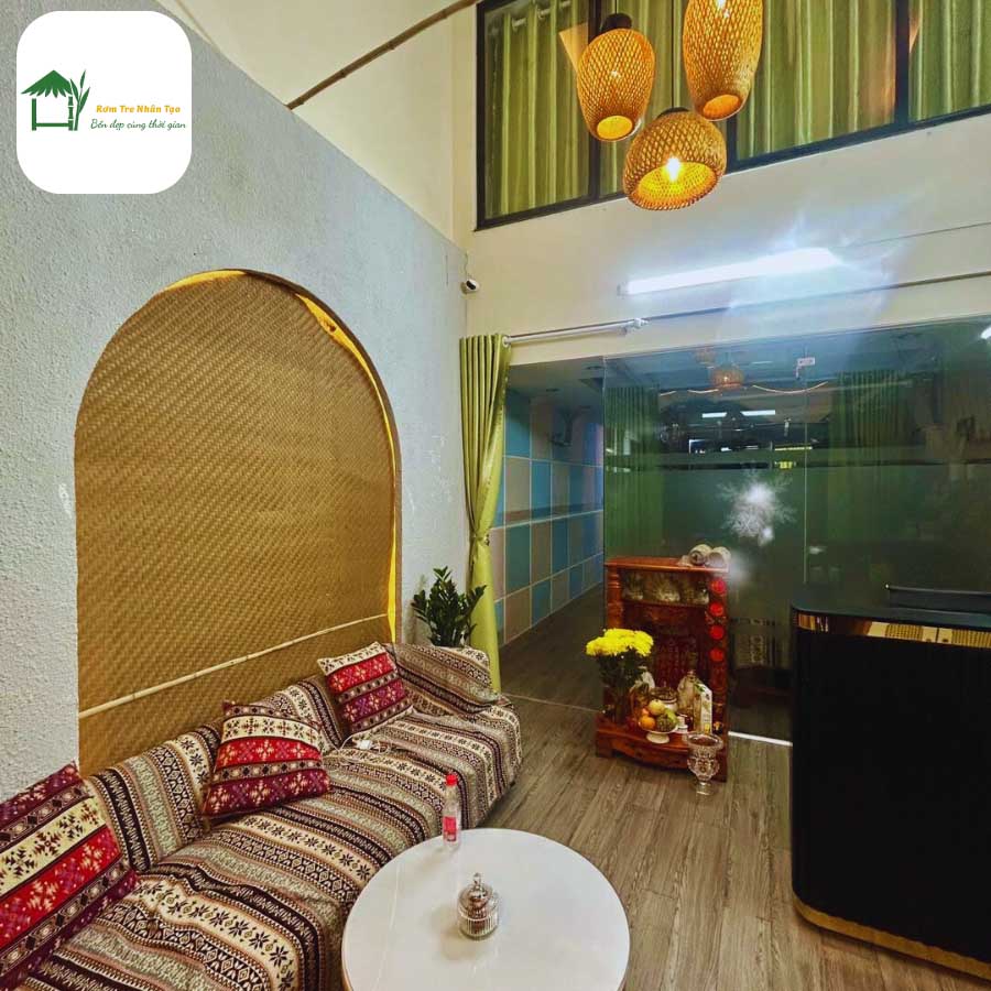 Cót ép nhân tạo làm vách ngăn và trang trí nội thất homestay.