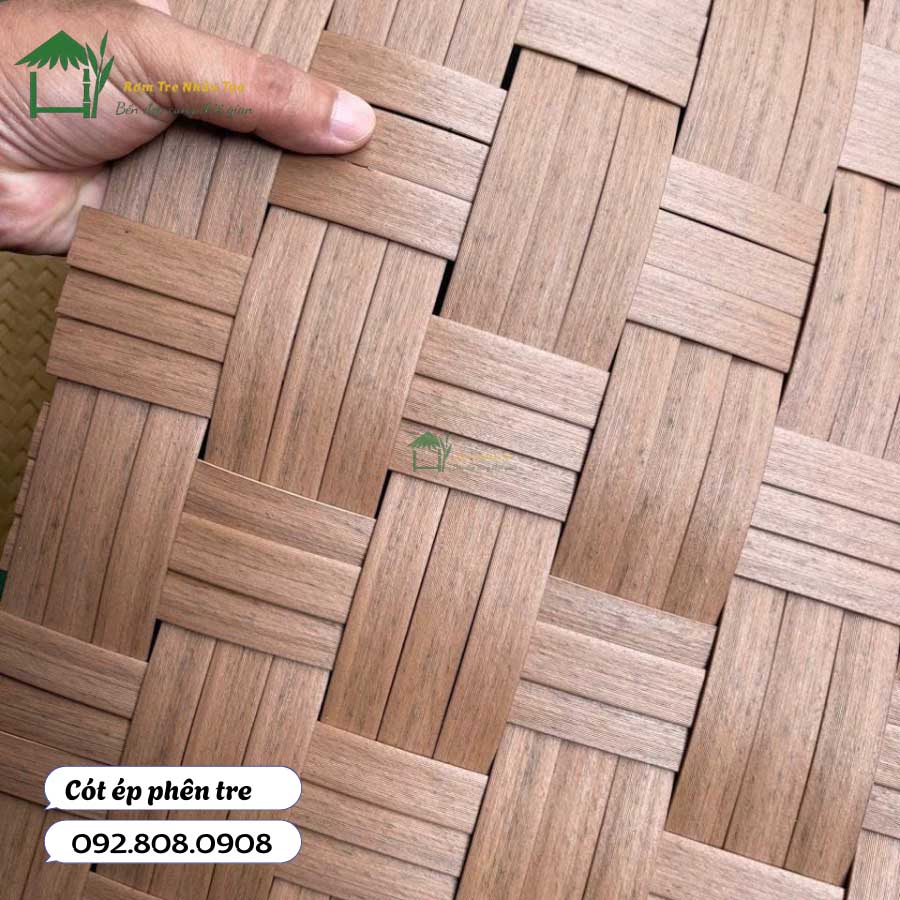 Cận cảnh chất liệu cót ép phên tre, nan tre dày, bền chắc, chống chịu tốt ngoài trời.