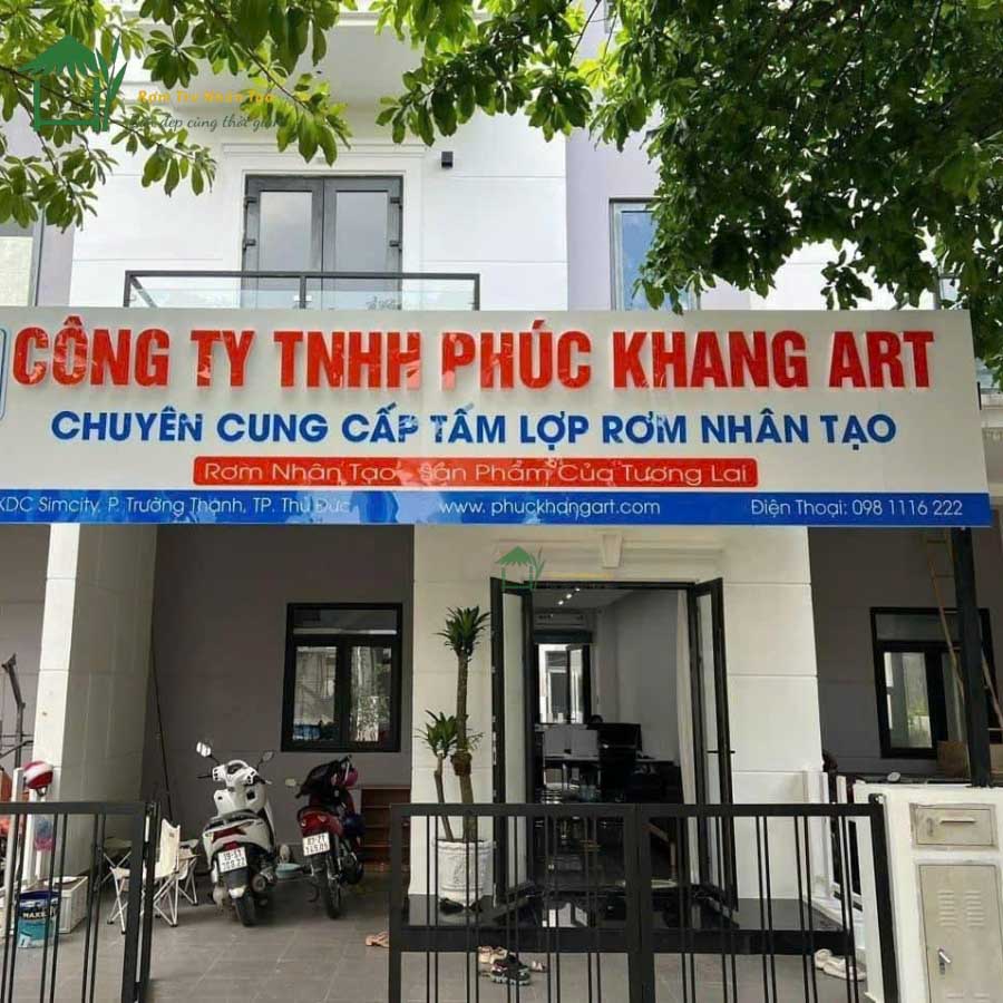 Biển hiệu chính thức của công ty, thể hiện sự uy tín và thương hiệu.