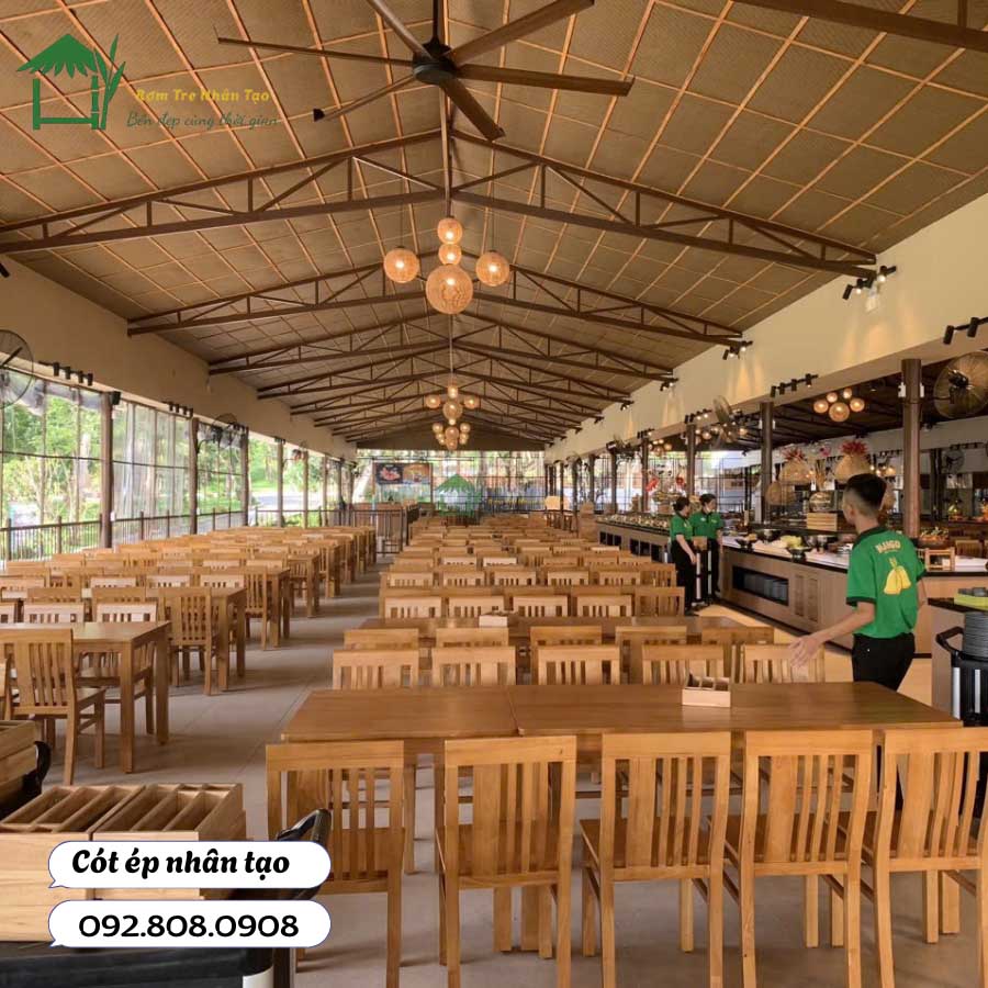 Không gian rộng rãi với trần cót ép nhân tạo tại nhà hàng Mango Phú Quốc