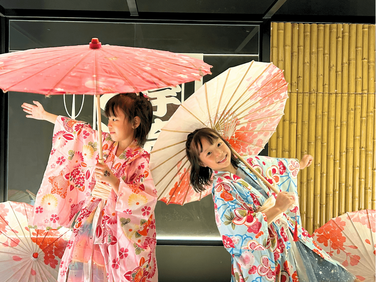 Tre nhựa trang trí nhà hàng Nhật Bản