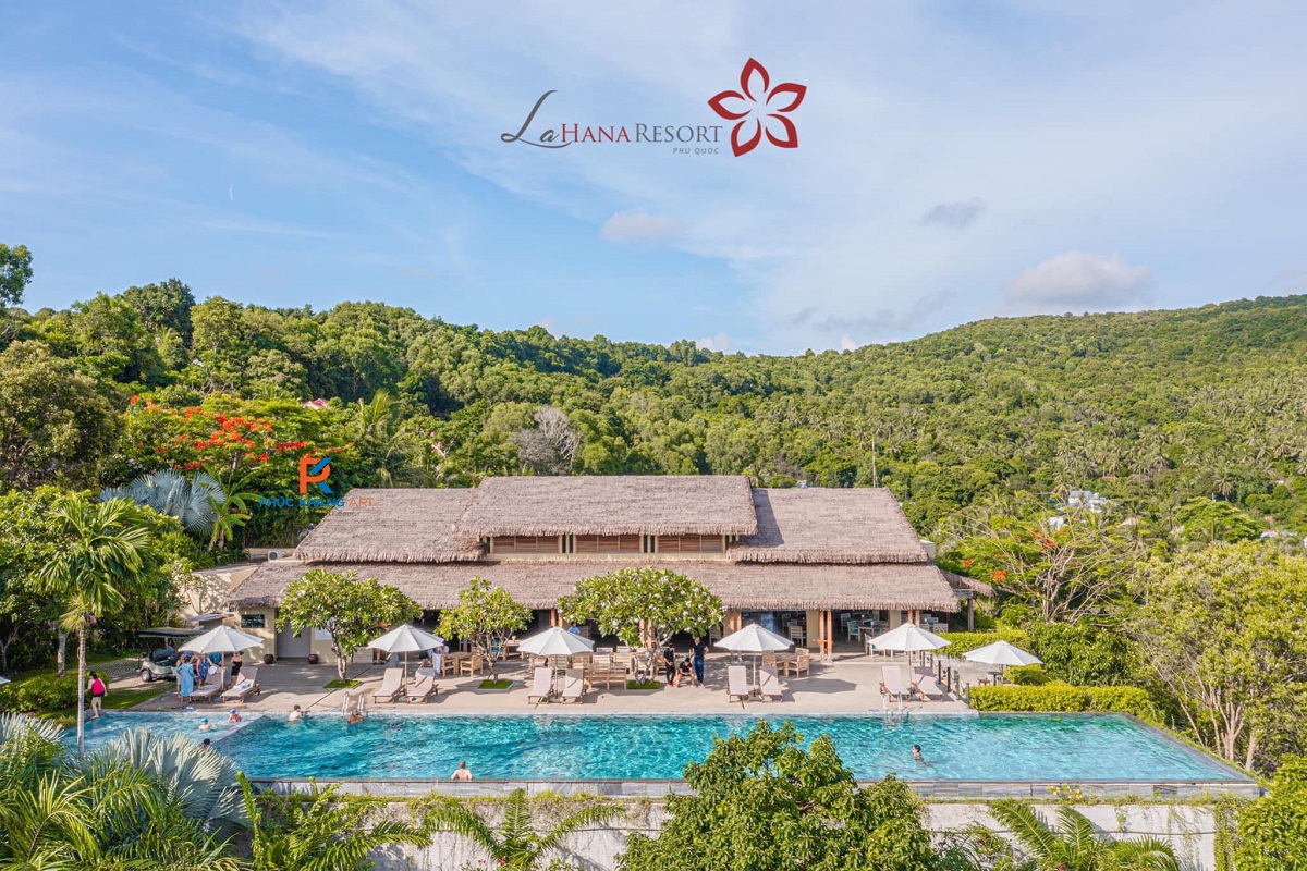 Mái lá nhân tạo tại resort Lahana