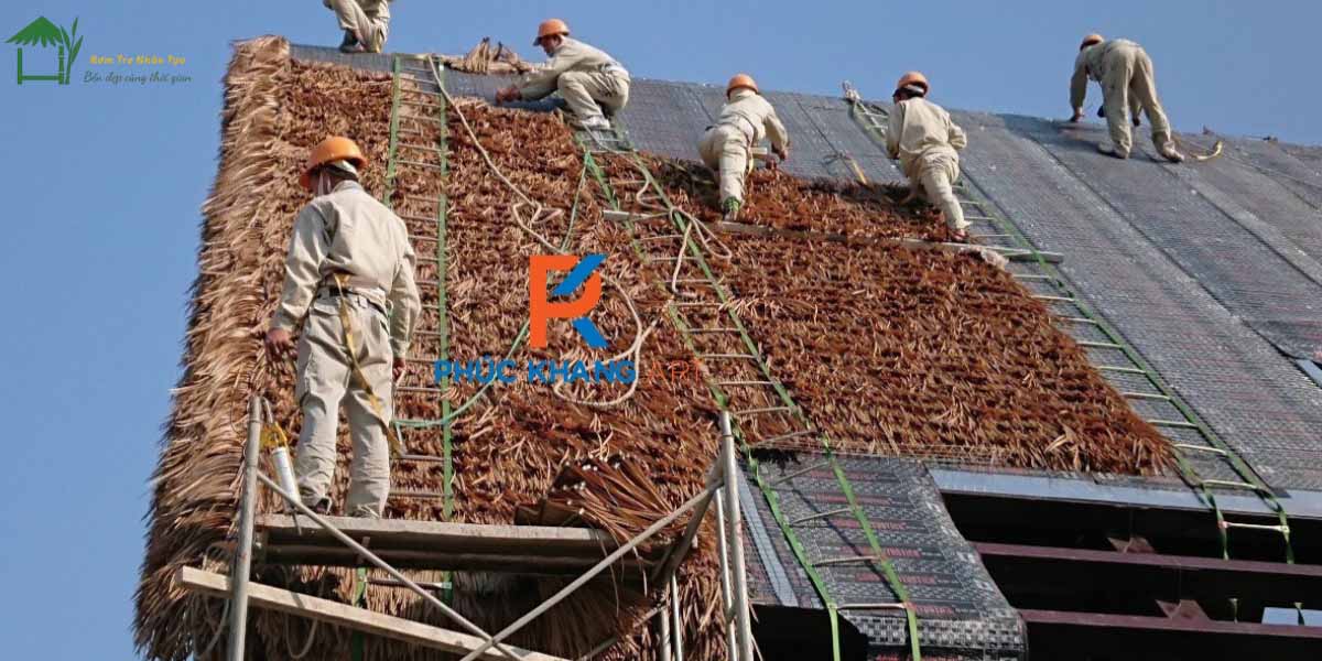 Thi công rơm nhân tạo