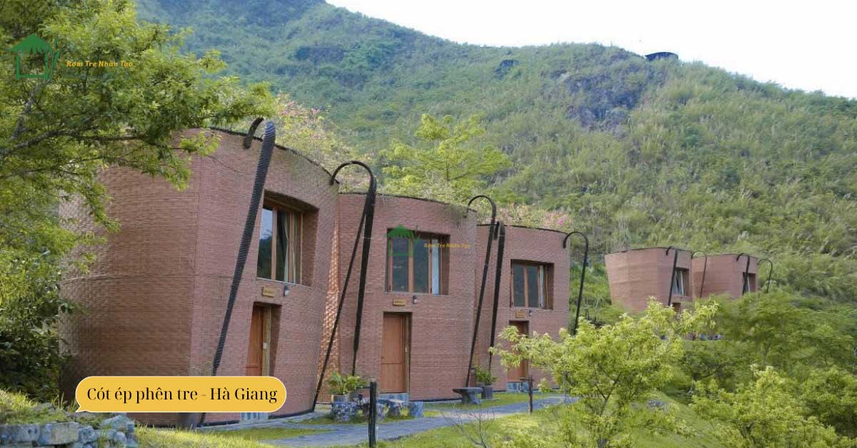 Homestay Quẩy Tấu Hà Giang với cót ép phên tre viền ngoài nhìn ra núi rừng