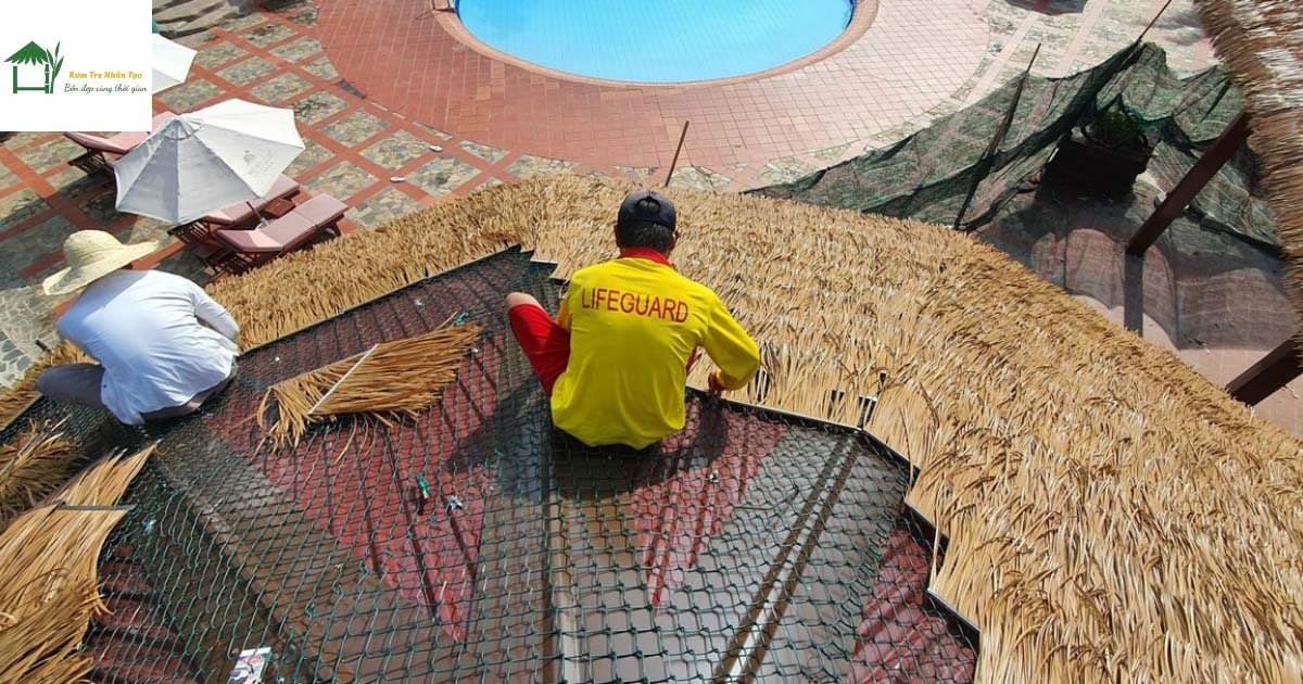 Hướng dẫn thi công rơm nhân tạo trên mái tôn tại Đà Nẵng